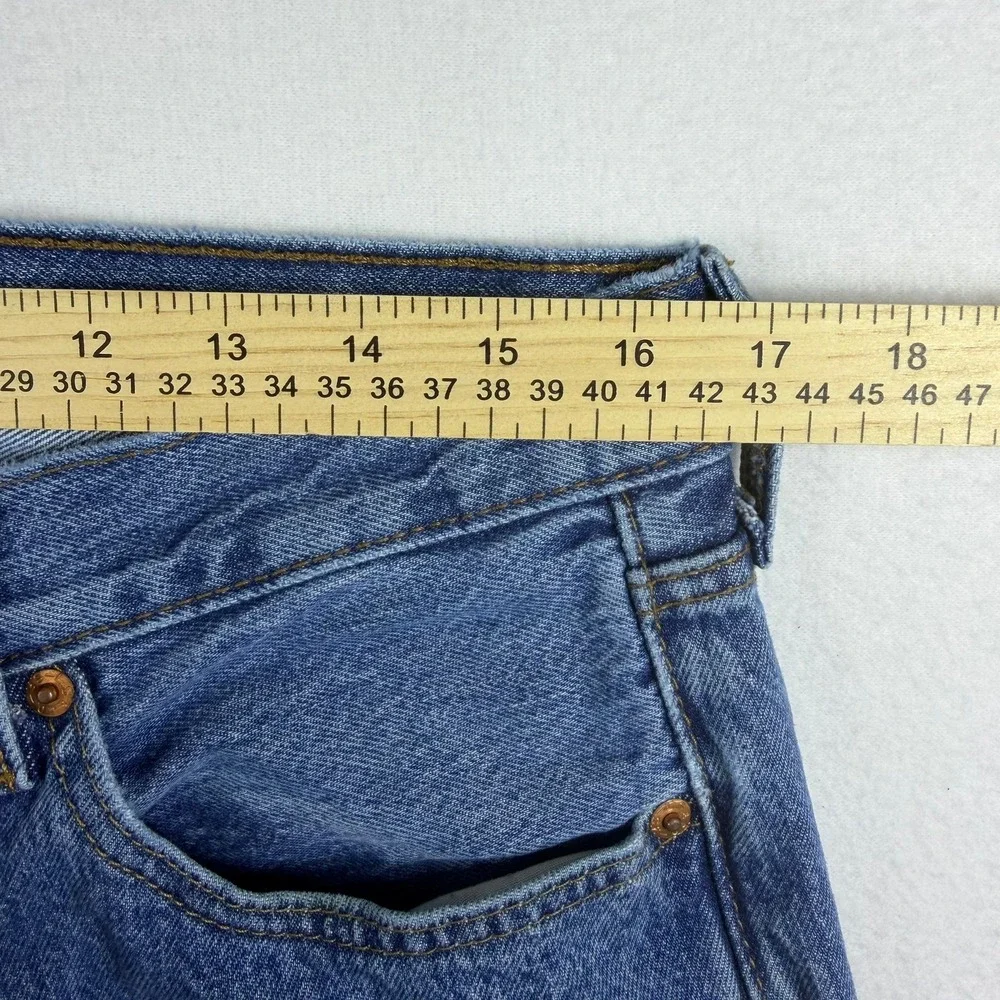 Levis 501 Original Fit Mens Jeans 35x30 Blue Denim Button Fly 00501-0193